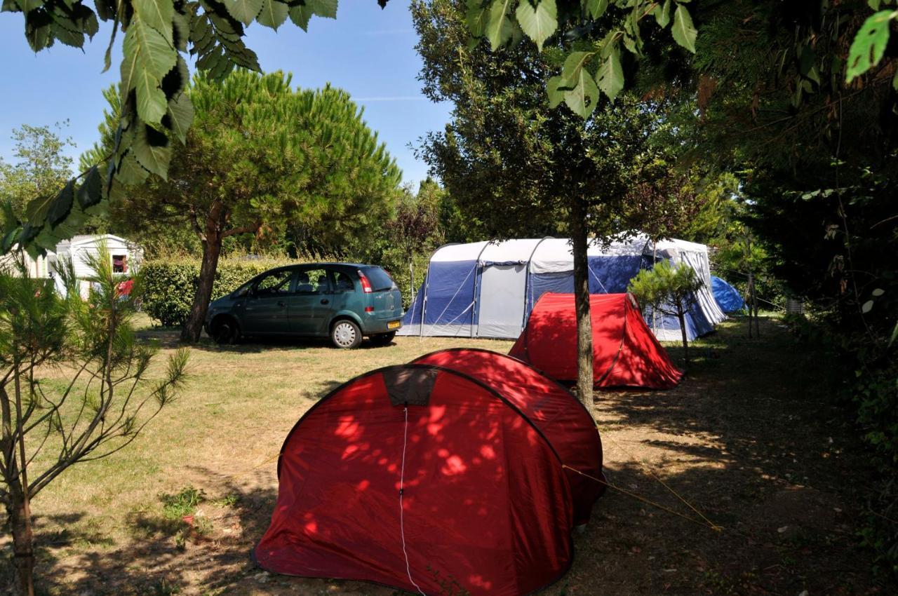 Camping Le Beaulieu Hotel Puilboreau Buitenkant foto